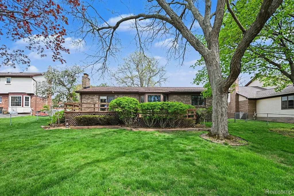 33593 Curtis Road Road S Livonia City MI 48152