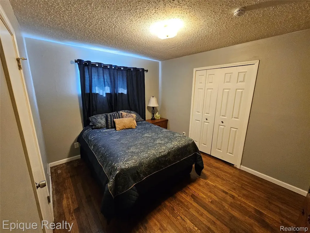 14337 Leonard Avenue Warren City MI 48089