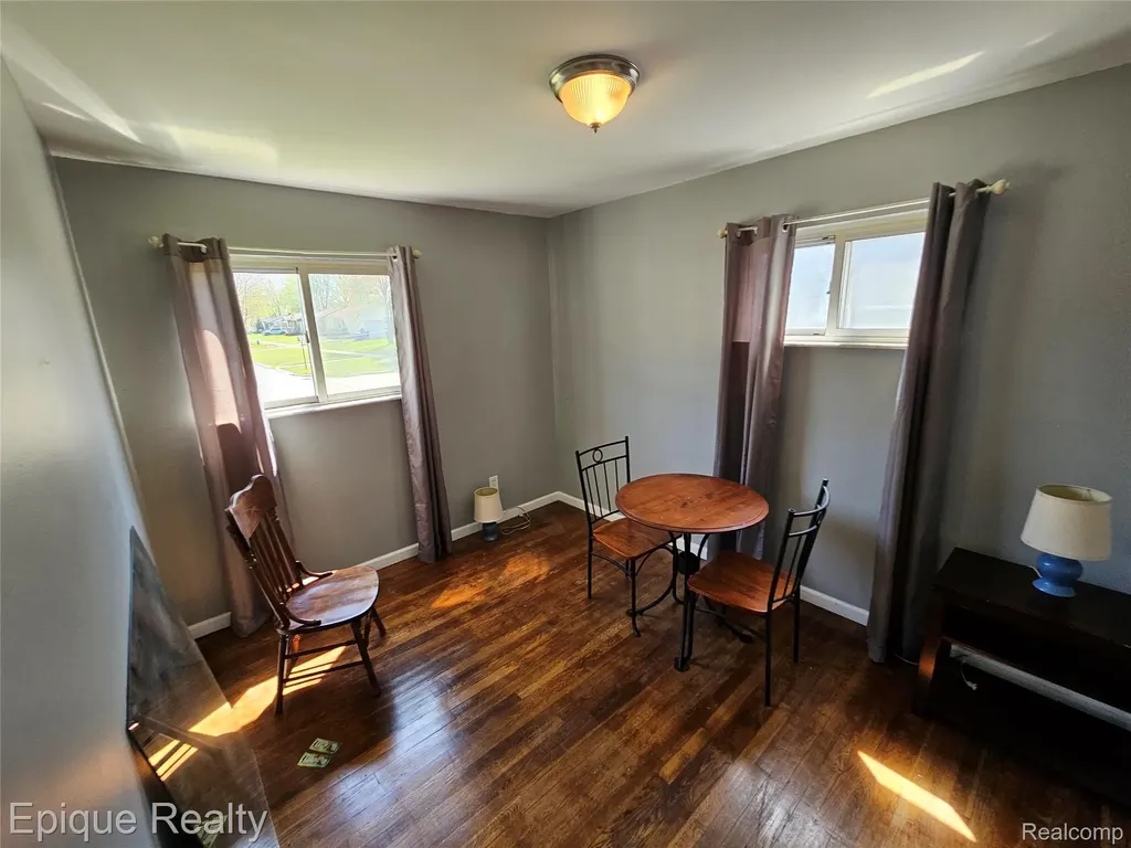 14337 Leonard Avenue Warren City MI 48089
