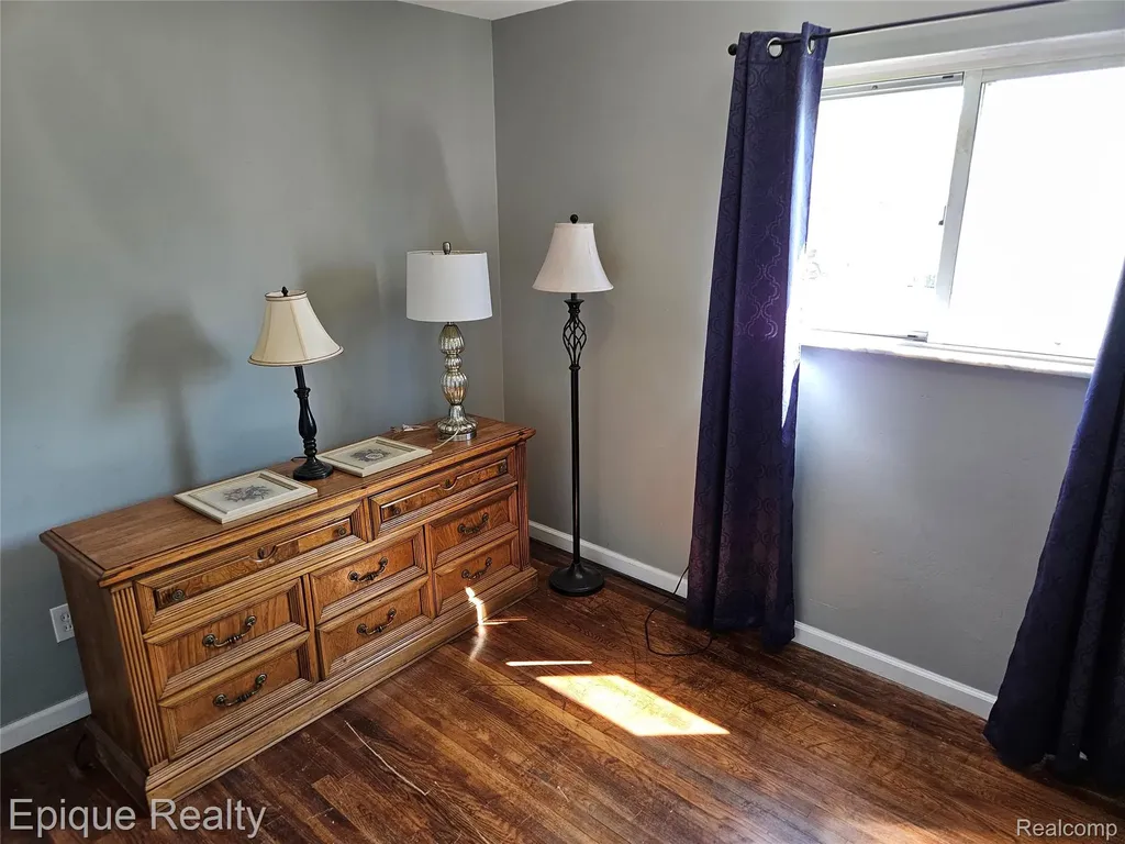 14337 Leonard Avenue Warren City MI 48089