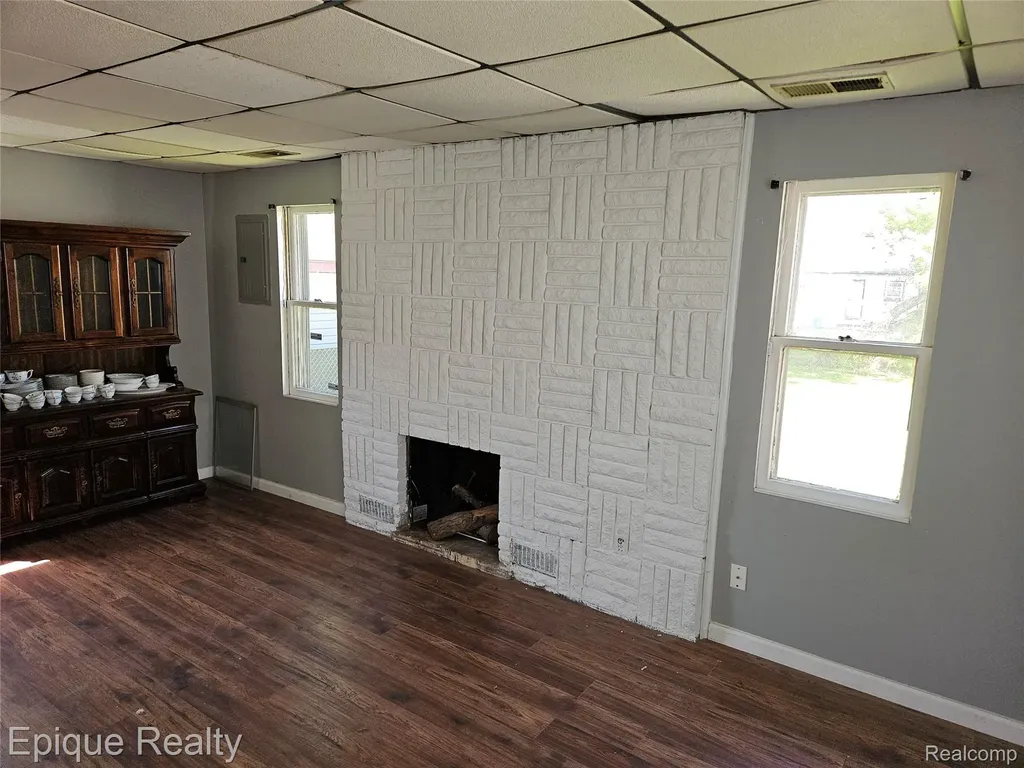 14337 Leonard Avenue Warren City MI 48089