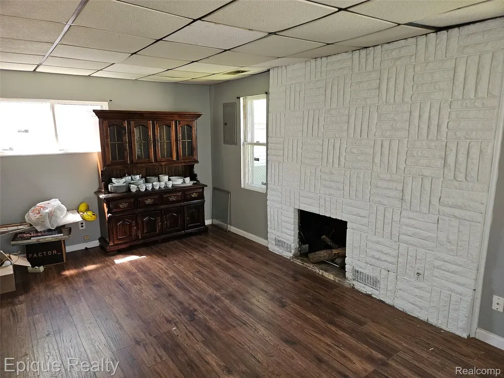 14337 Leonard Avenue Warren City MI 48089