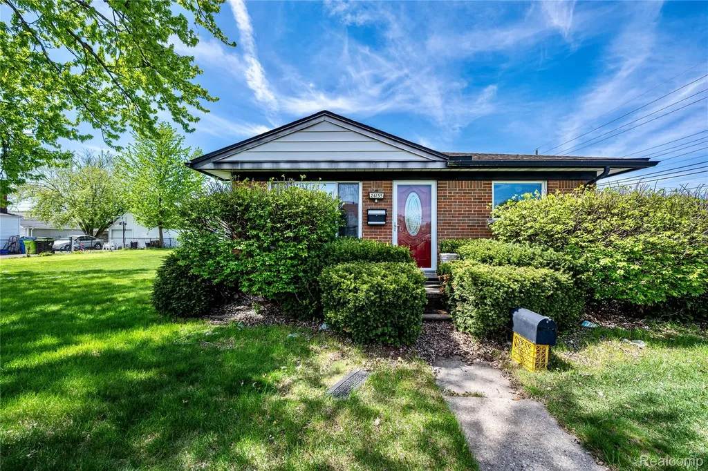 26155 Groveland Street Madison Heights City MI 48071