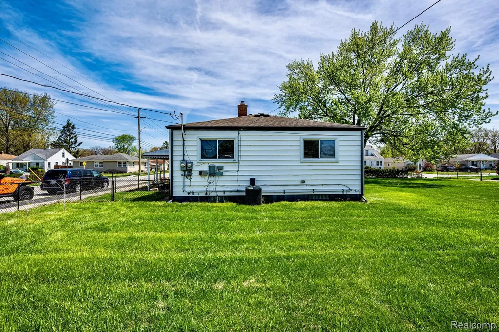 26155 Groveland Street Madison Heights City MI 48071