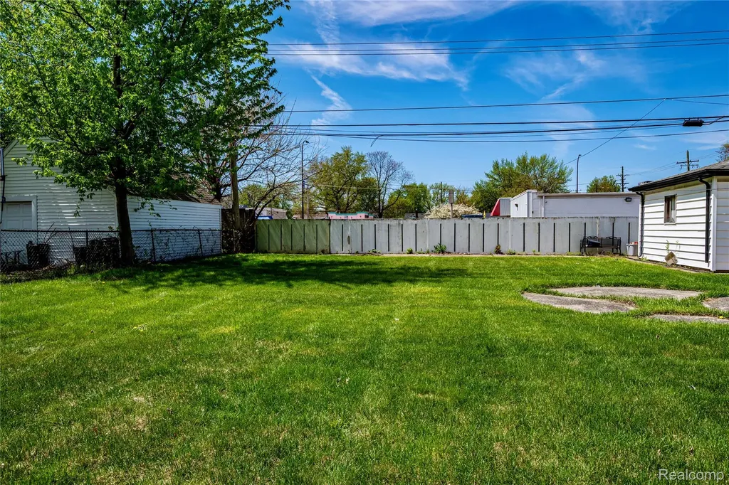 26155 Groveland Street Madison Heights City MI 48071