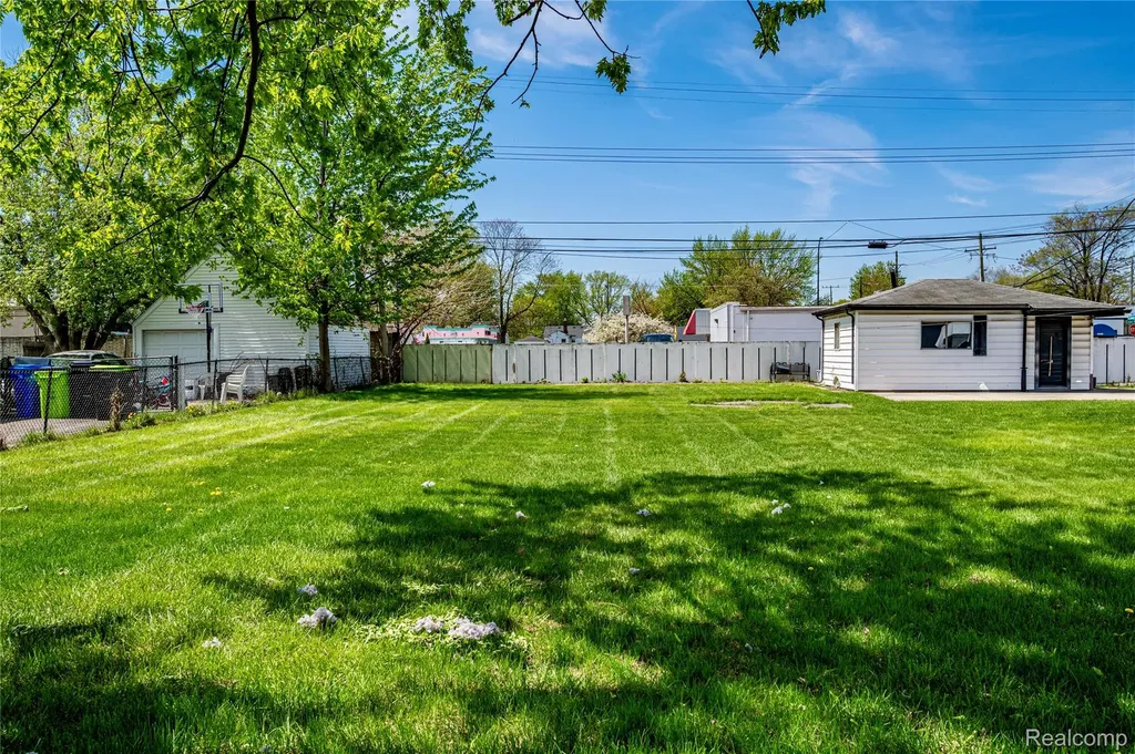 26155 Groveland Street Madison Heights City MI 48071