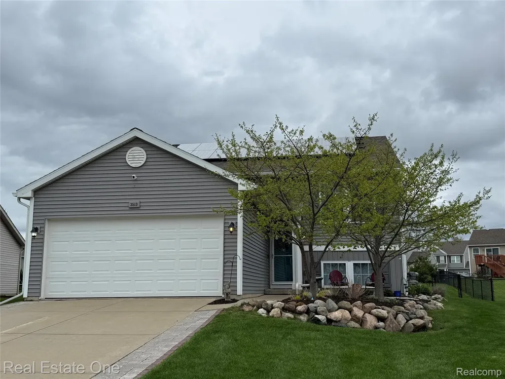 3513 Amber Oaks Drive Howell Township MI 48855