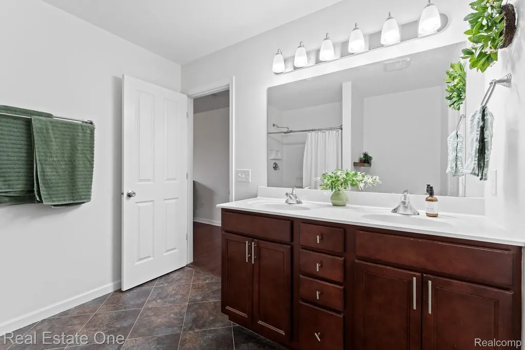 3513 Amber Oaks Drive Howell Township MI 48855