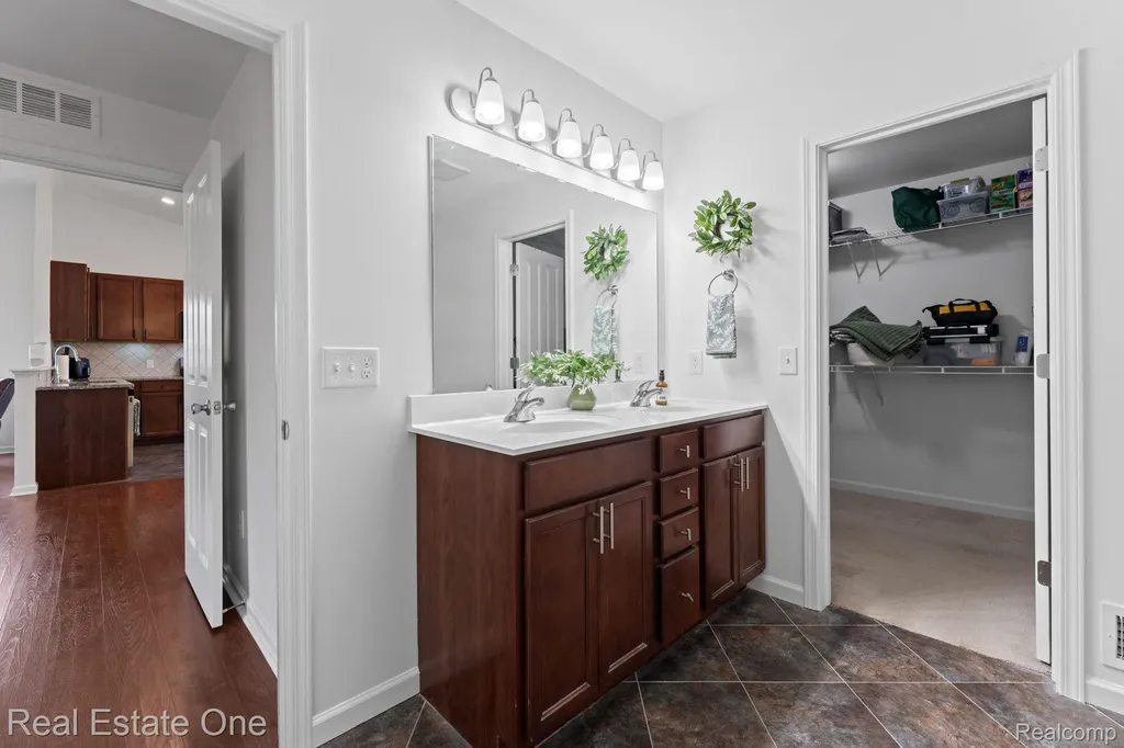3513 Amber Oaks Drive Howell Township MI 48855