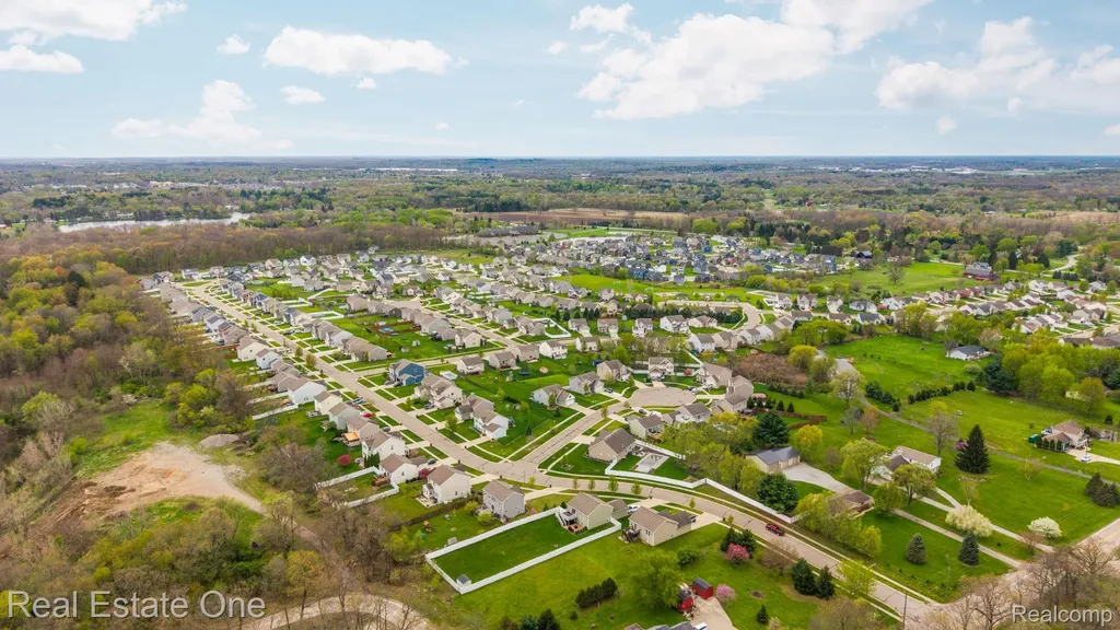 3513 Amber Oaks Drive Howell Township MI 48855