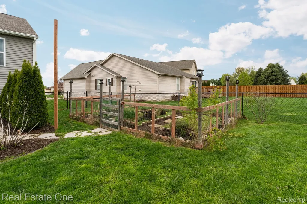 3513 Amber Oaks Drive Howell Township MI 48855