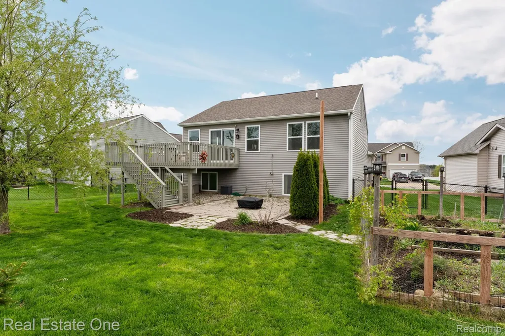 3513 Amber Oaks Drive Howell Township MI 48855