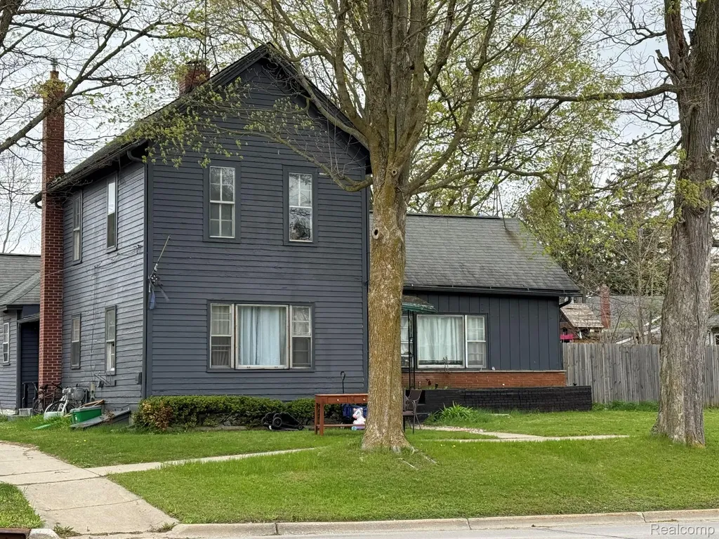 1138 W Oregon Street Lapeer City MI 48446