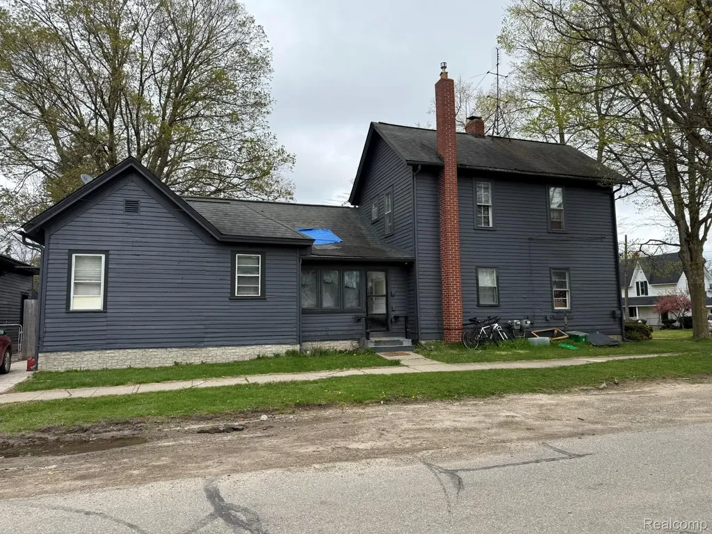 1138 W Oregon Street Lapeer City MI 48446