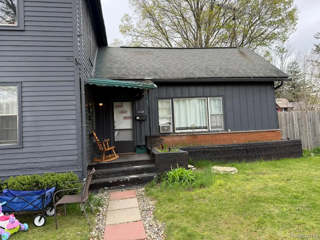 1138 W Oregon Street Lapeer City MI 48446