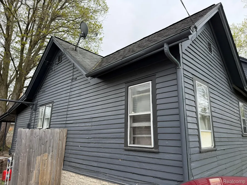 1138 W Oregon Street Lapeer City MI 48446