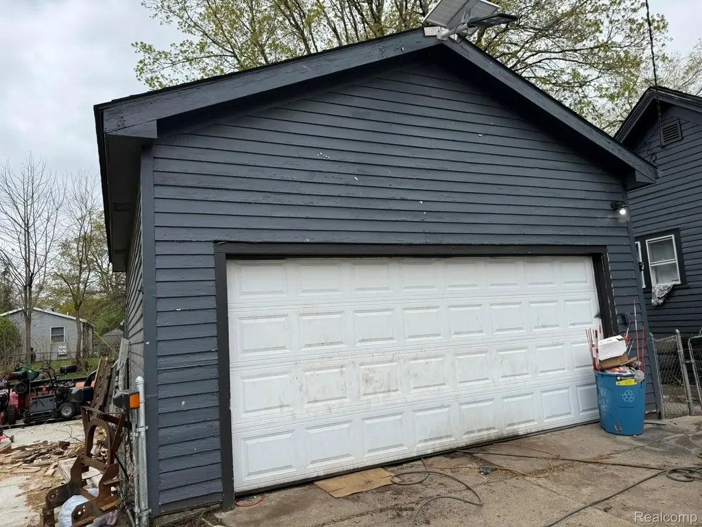 1138 W Oregon Street Lapeer City MI 48446