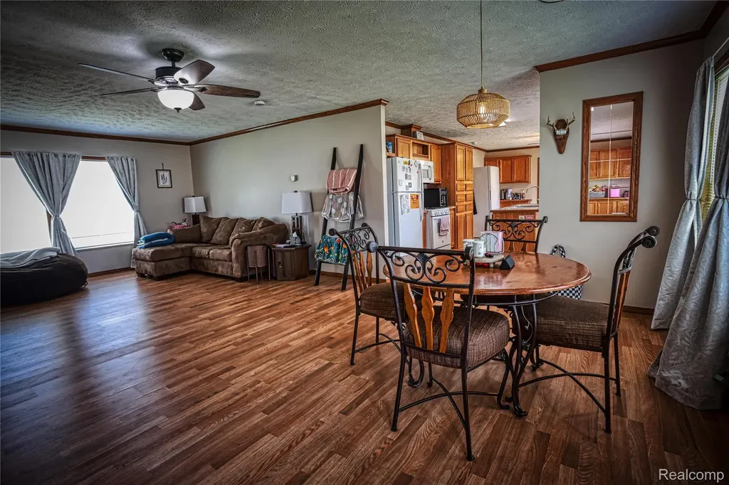 280 Pompano Court Lapeer Township MI 48446