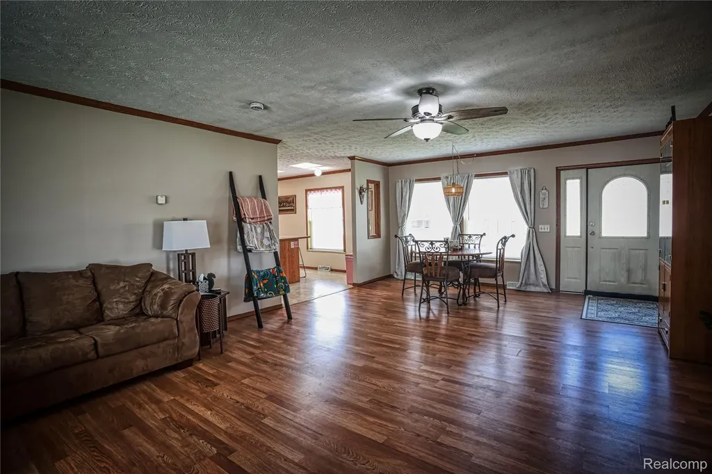 280 Pompano Court Lapeer Township MI 48446