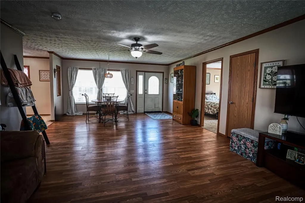 280 Pompano Court Lapeer Township MI 48446