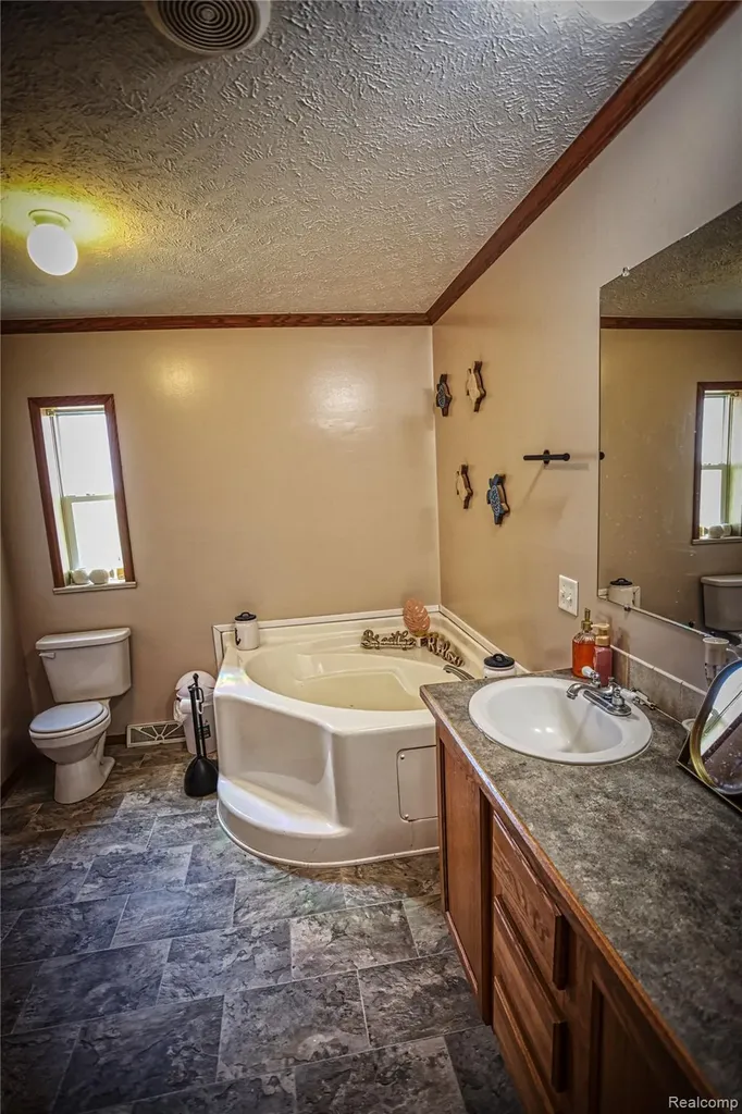 280 Pompano Court Lapeer Township MI 48446