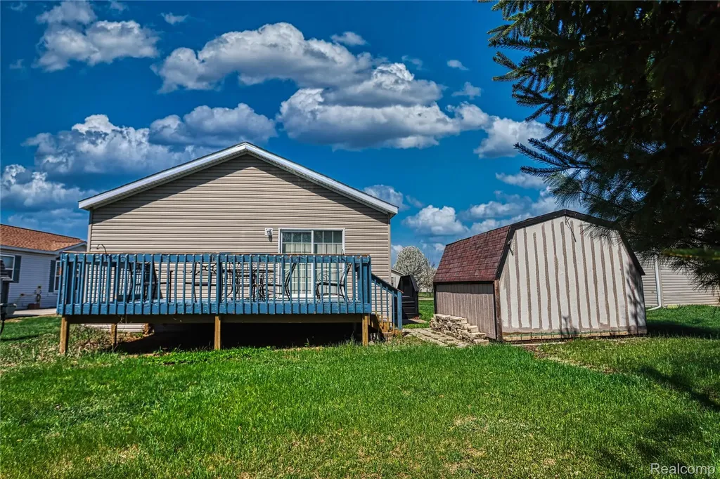 280 Pompano Court Lapeer Township MI 48446