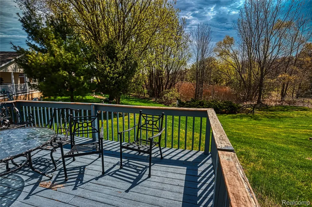 280 Pompano Court Lapeer Township MI 48446