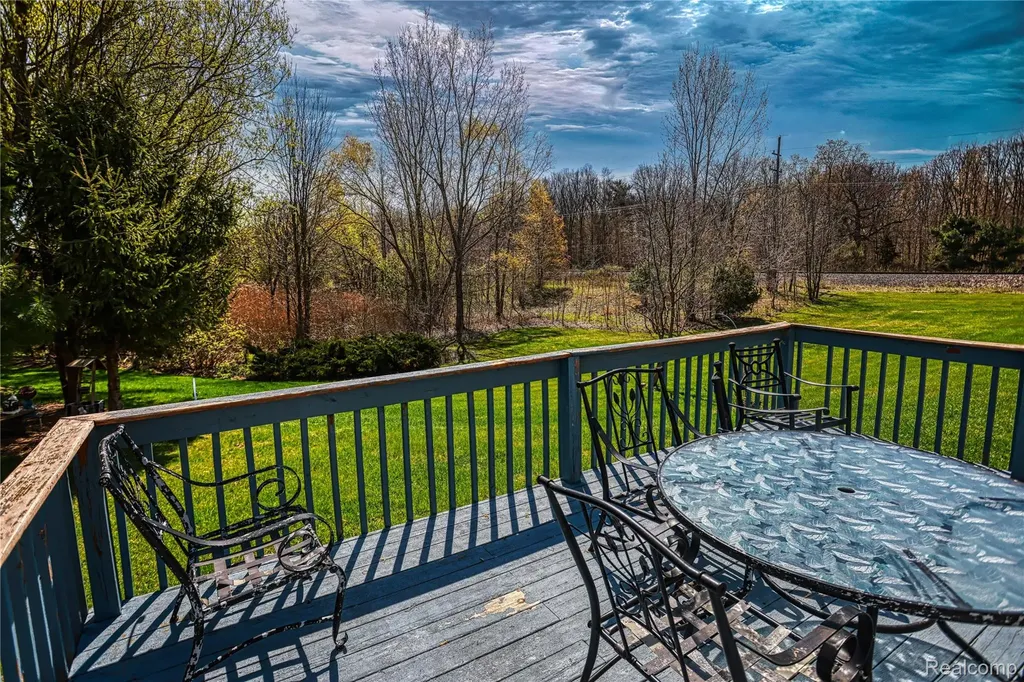 280 Pompano Court Lapeer Township MI 48446