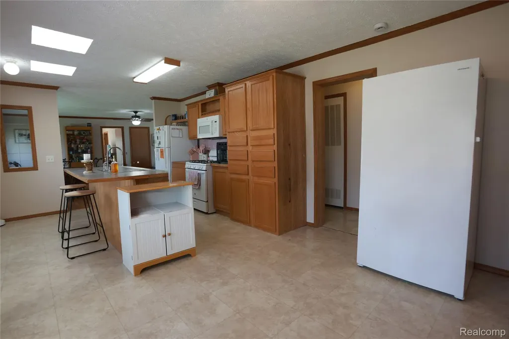 280 Pompano Court Lapeer Township MI 48446