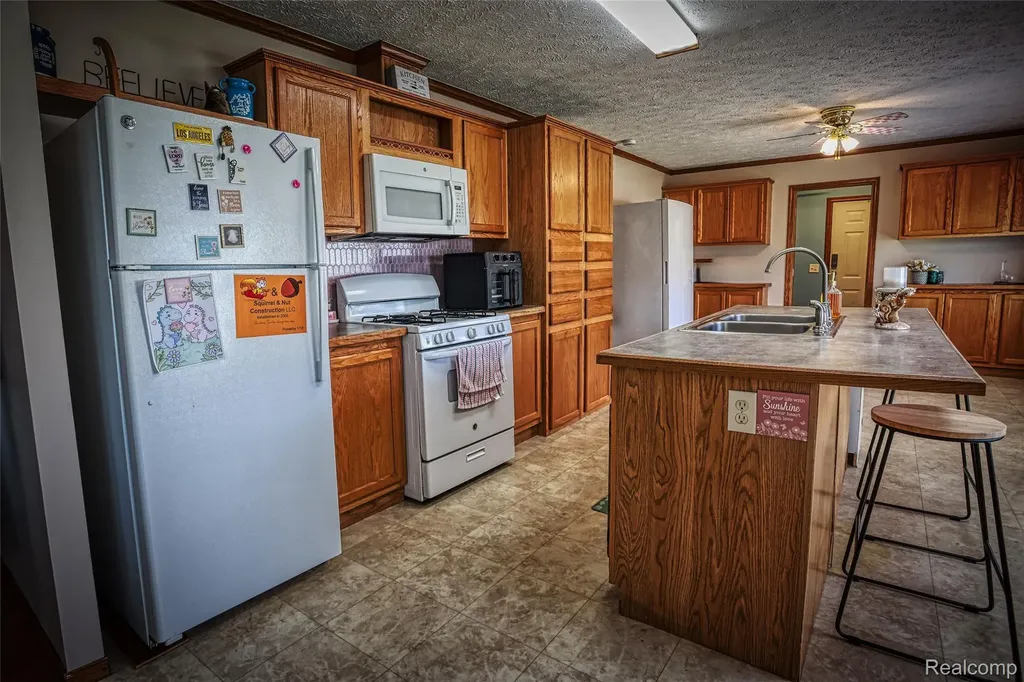 280 Pompano Court Lapeer Township MI 48446