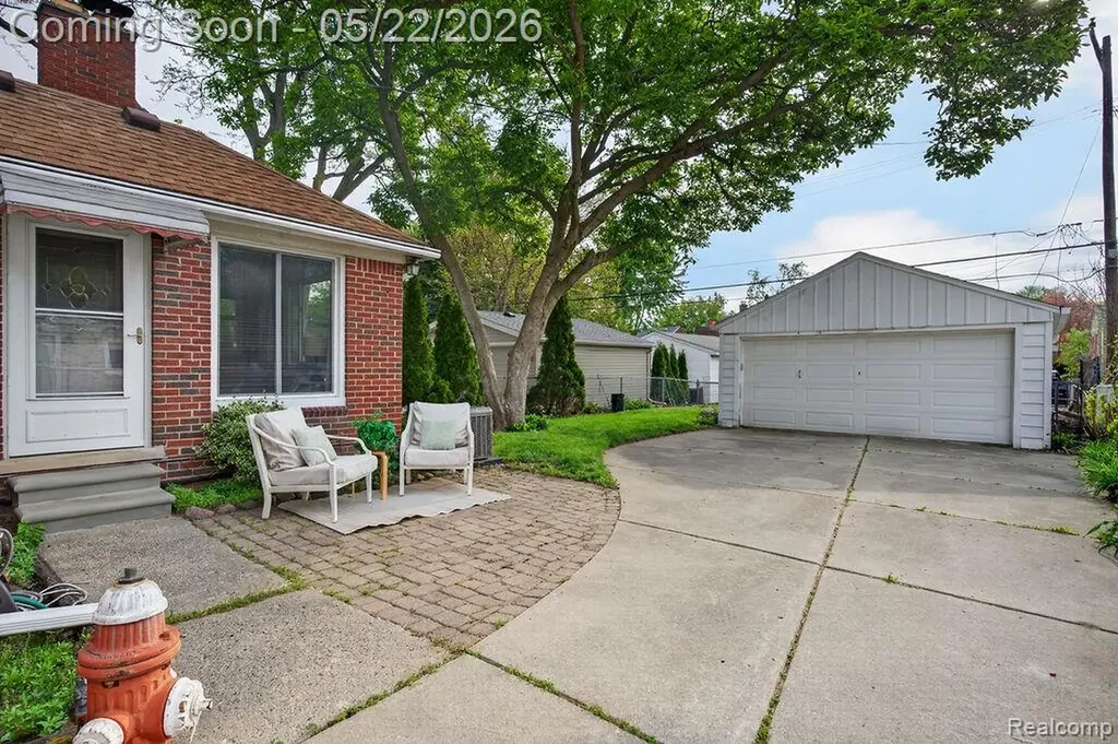 1330 N Vernon Street Dearborn City MI 48128