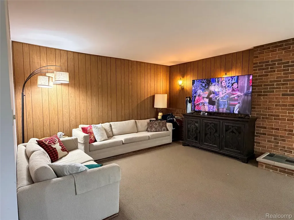 35774 Annette Drive Sterling Heights City MI 48310
