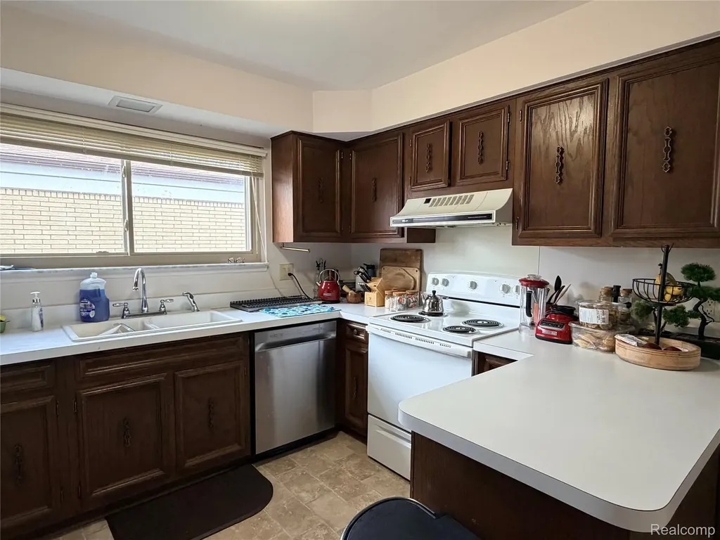 35774 Annette Drive Sterling Heights City MI 48310