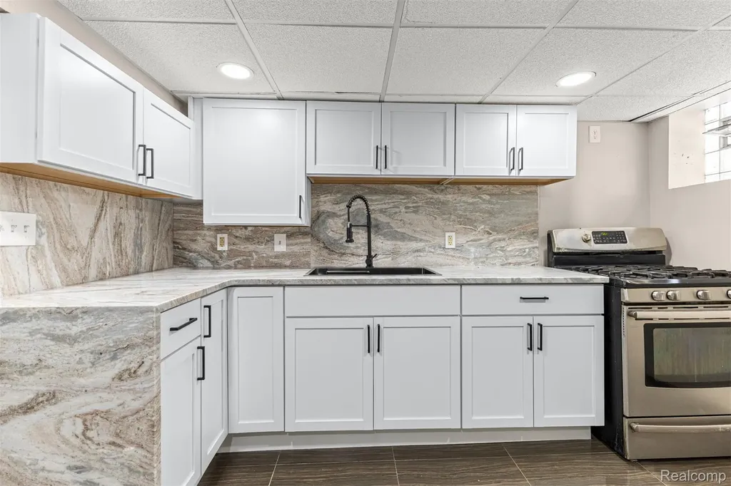 6842 Jonathon Street Dearborn City MI 48126