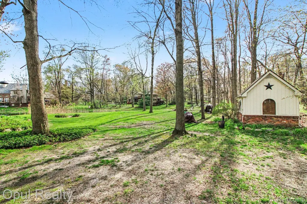 3575 Clark Circle Commerce Charter Township MI 48382