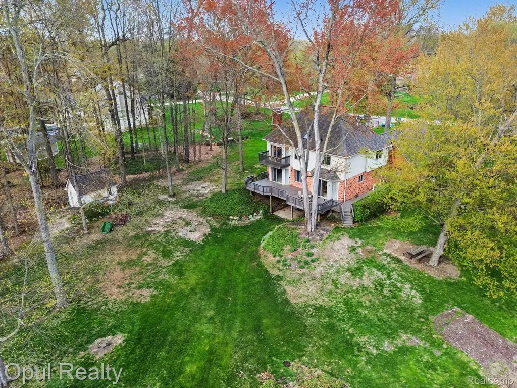 3575 Clark Circle Commerce Charter Township MI 48382