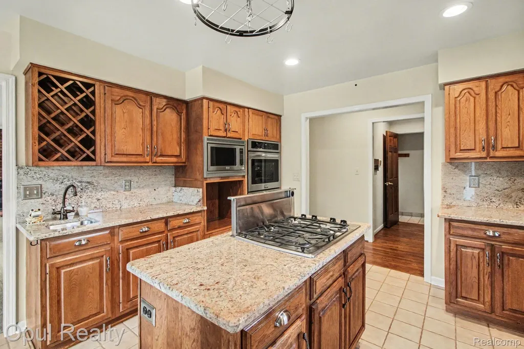 3575 Clark Circle Commerce Charter Township MI 48382