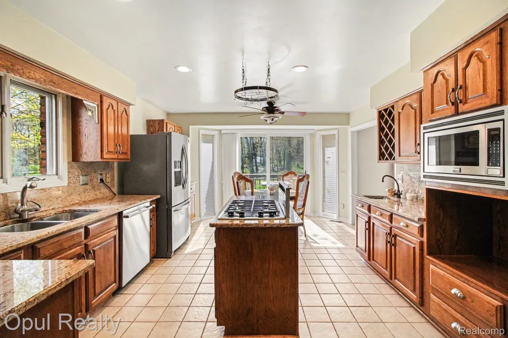 3575 Clark Circle Commerce Charter Township MI 48382