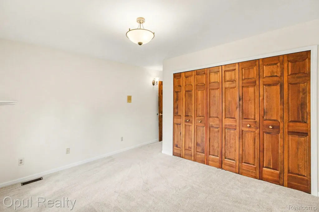 3575 Clark Circle Commerce Charter Township MI 48382