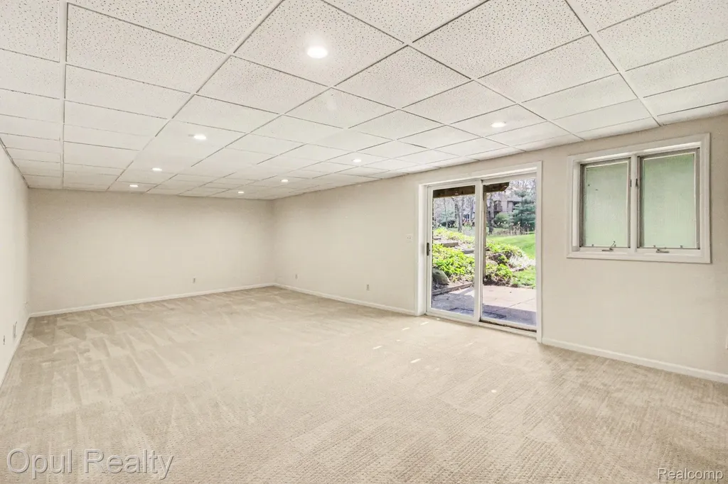 3575 Clark Circle Commerce Charter Township MI 48382
