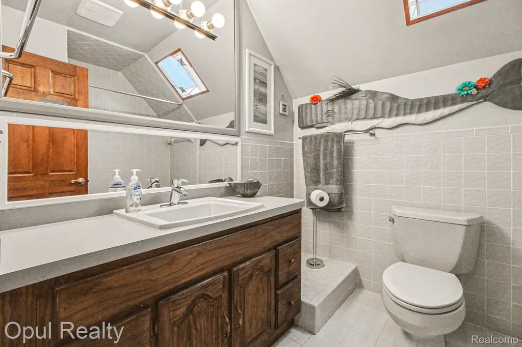 3575 Clark Circle Commerce Charter Township MI 48382