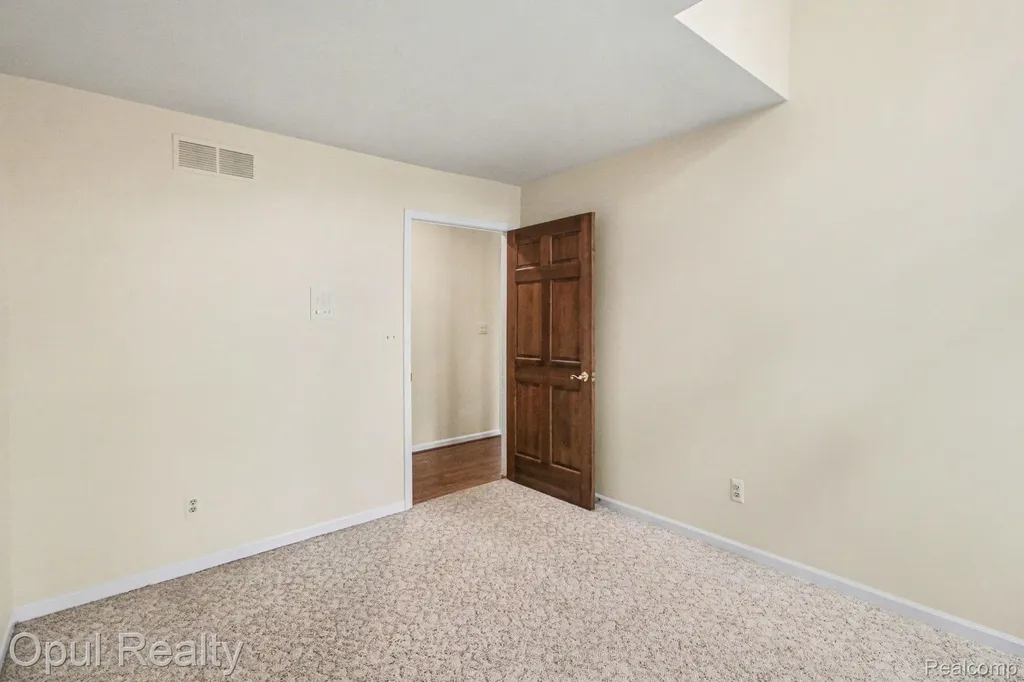 3575 Clark Circle Commerce Charter Township MI 48382