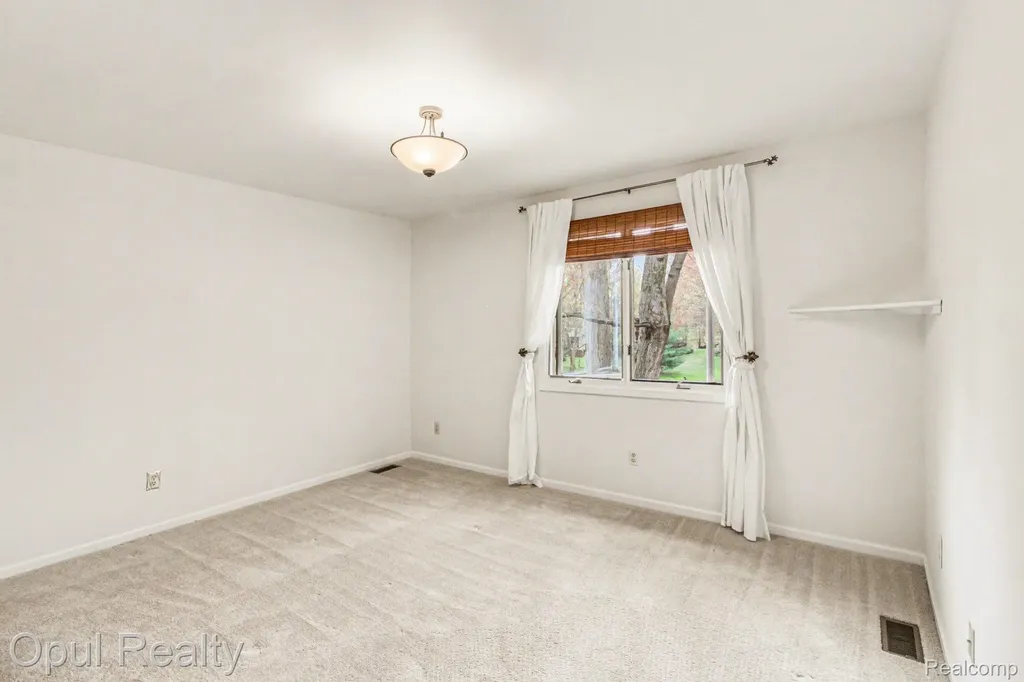 3575 Clark Circle Commerce Charter Township MI 48382
