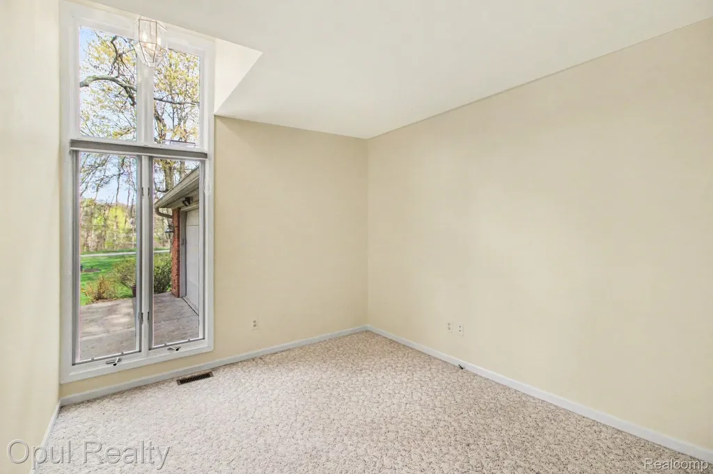 3575 Clark Circle Commerce Charter Township MI 48382