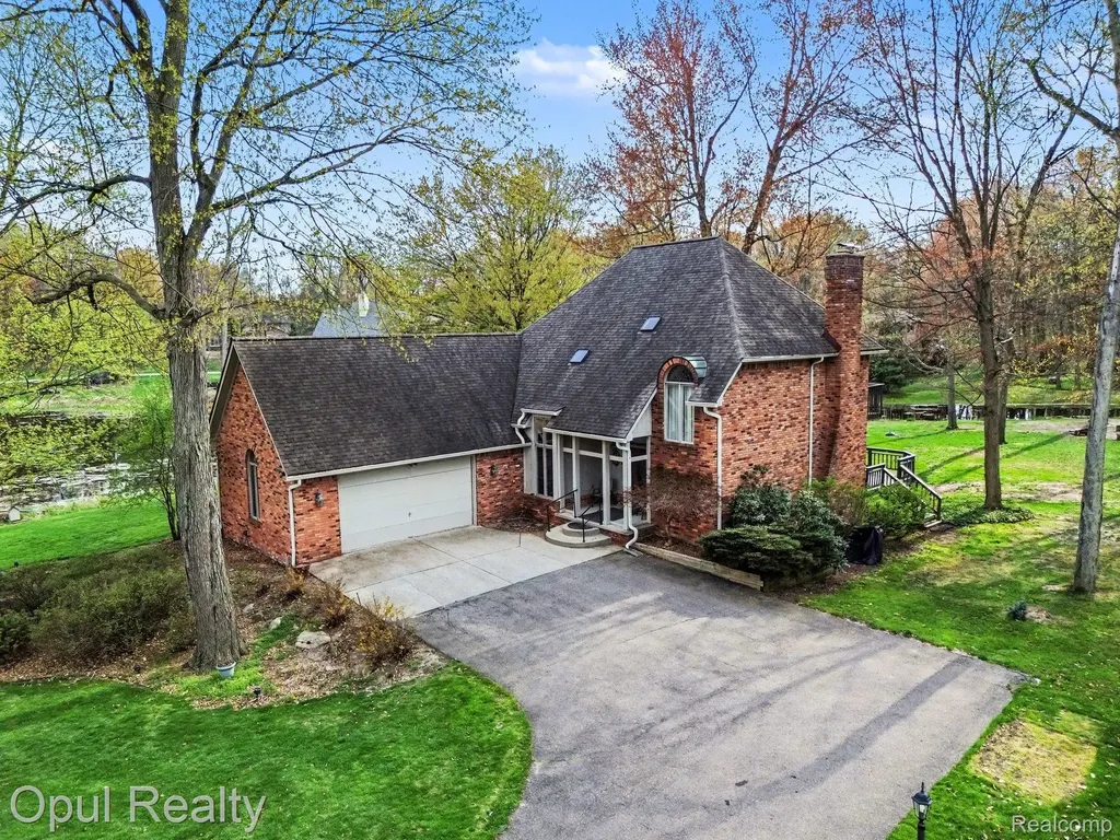 3575 Clark Circle Commerce Charter Township MI 48382
