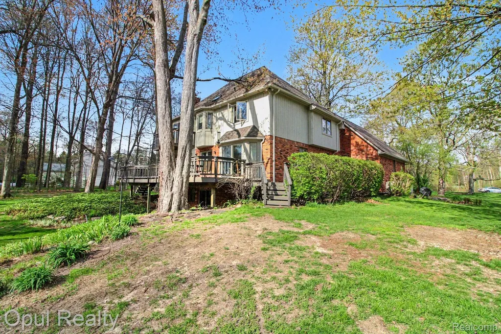 3575 Clark Circle Commerce Charter Township MI 48382