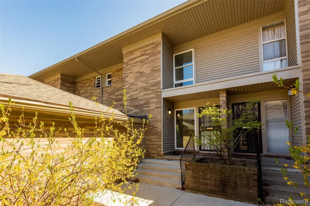 2011 Thornhill Place Detroit City MI 48207