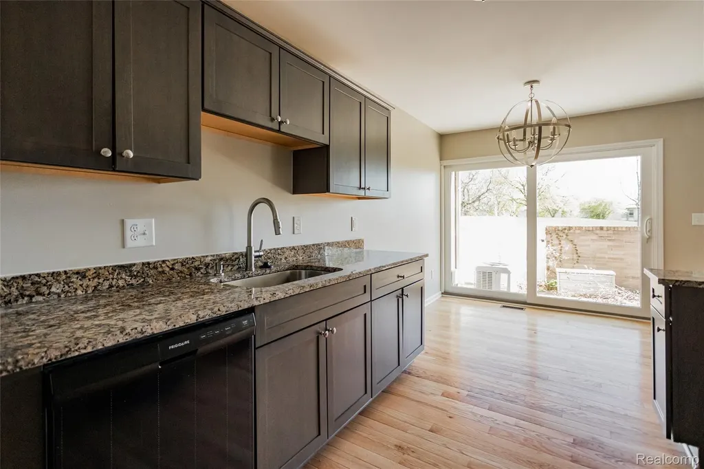 2011 Thornhill Place Detroit City MI 48207