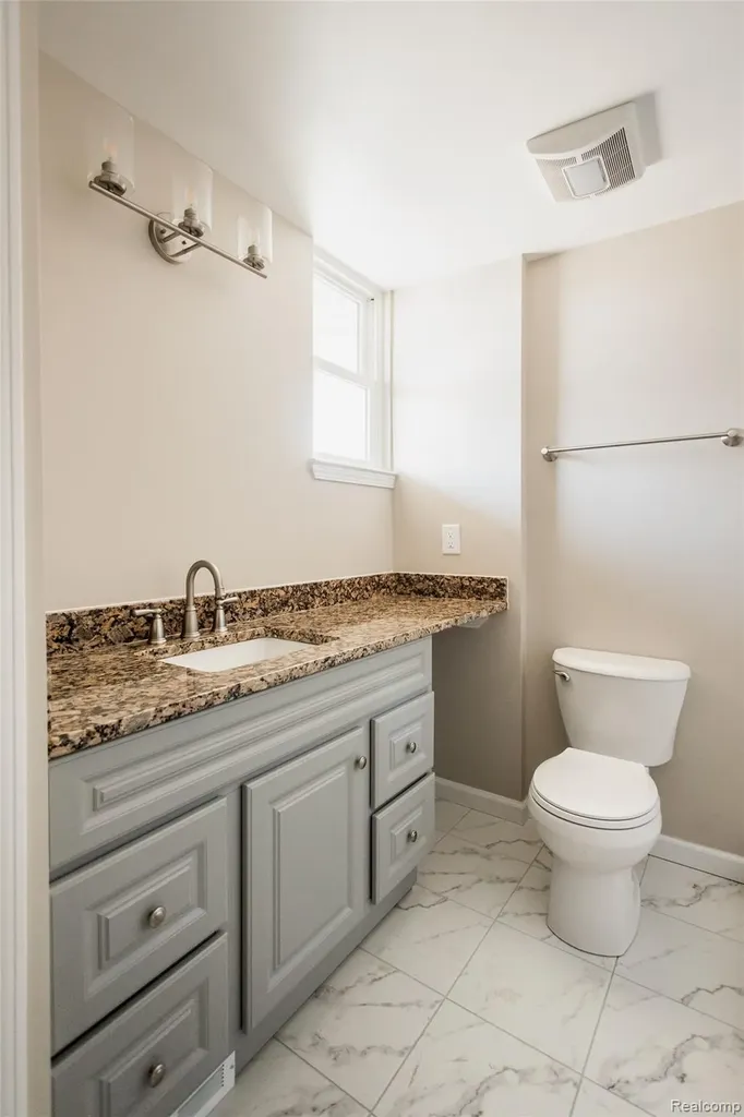 2011 Thornhill Place Detroit City MI 48207