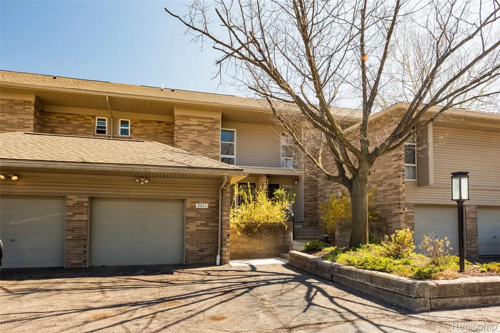 2011 Thornhill Place Detroit City MI 48207